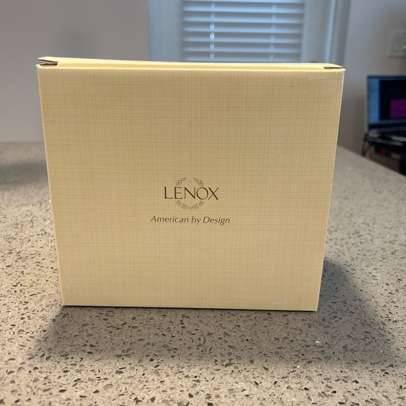 Lenox Springtime Stroll Figuirine - Picture 3 of 4